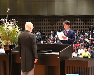 答辞を述べる卒業生代表