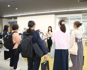 施設見学（附属図書館）